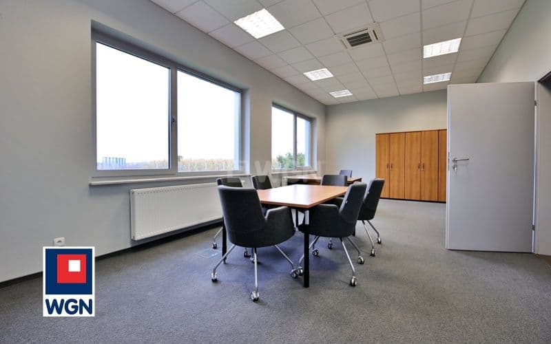 Nowoczesny kompleks motoryzacyjny - 2 salony, warsztat, biura 1896 m2 — zdjęcie 9