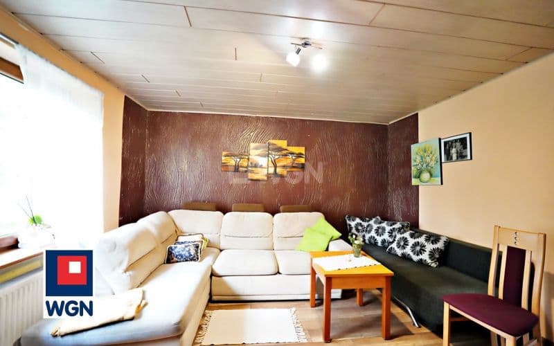 Dom na dużej działce z budynkami gospodarczymi. — zdjęcie 7