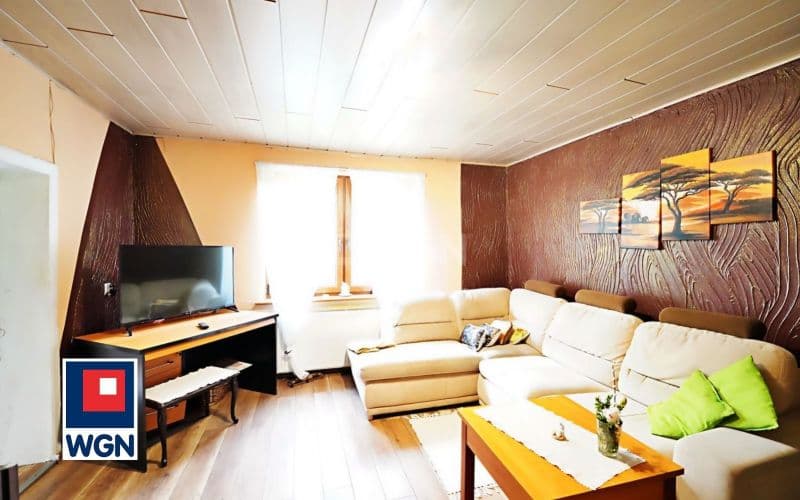 Dom na dużej działce z budynkami gospodarczymi. — zdjęcie 8