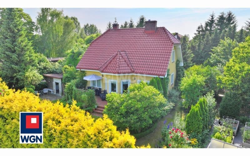 Dom z bajecznym ogrodem i garażem na 5 aut — zdjęcie 2