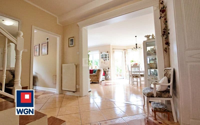 Dom z bajecznym ogrodem i garażem na 5 aut — zdjęcie 9