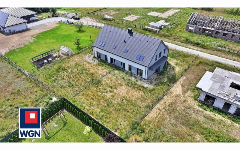 Dom w zabudowie bliźniaczej w Santocku — zdjęcie 4