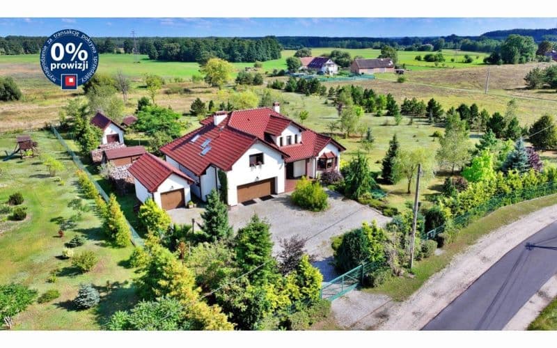 Bajeczny dom w okolicy lasów i jezior