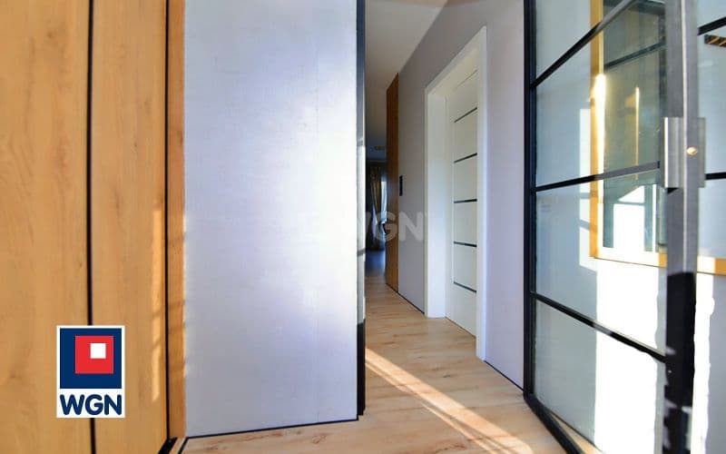 Nowoczesny szeregowiec | Bermudy | Gotowy do wprowadzenia — zdjęcie 9